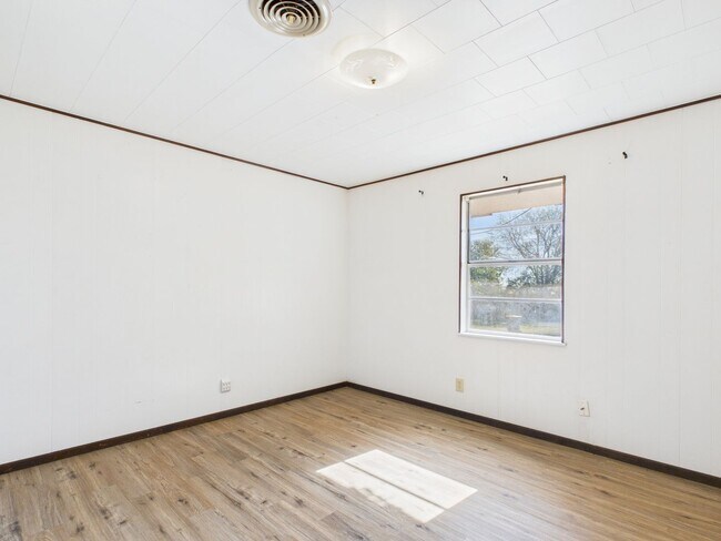 Building Photo - 126 Northwest Dr