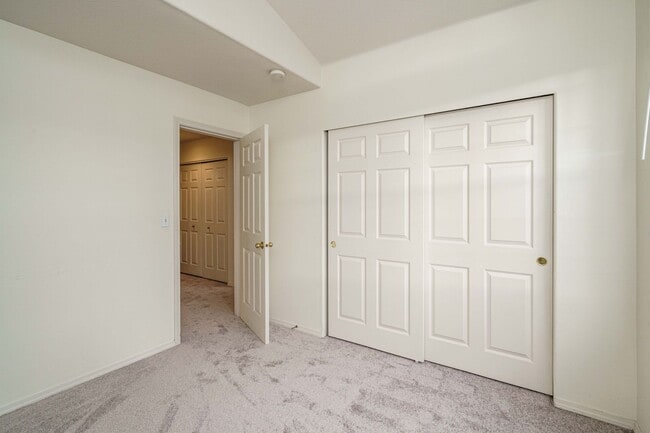 Building Photo - Desirable Fisher's Landing Elementary School District - 3 Bedroom 2.5 Bath