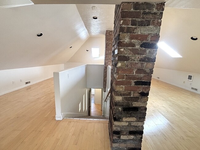 Building Photo - 517 E 500 S