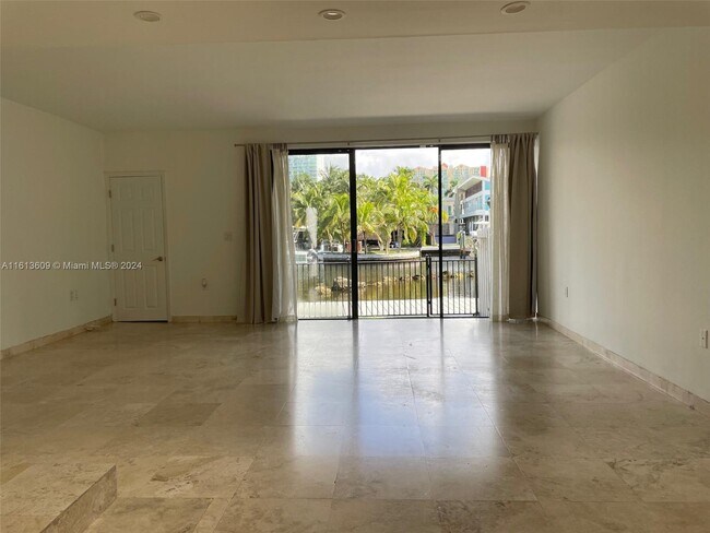 Building Photo - 335 Poinciana Island Dr