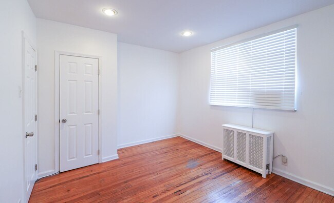 Building Photo - 2127 S Beechwood St