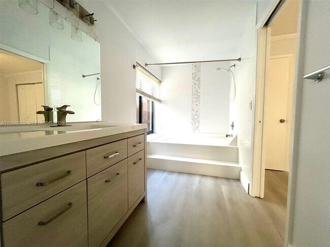 Building Photo - 645 Executive Center Dr