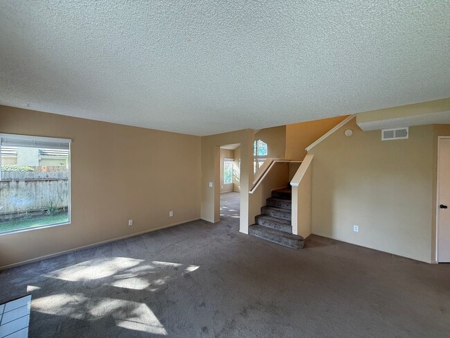 Building Photo - Great 3B/2.5BA House in Oceanside!