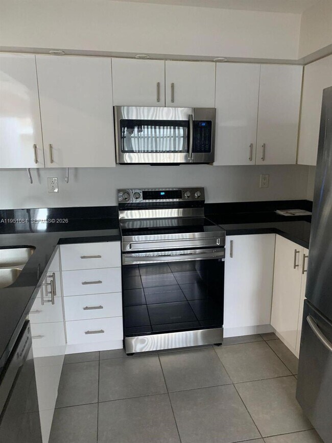 Building Photo - 442 NE 210th Cir Terrace