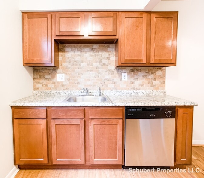 Kitchen #6 - 3154 Schubert Ave
