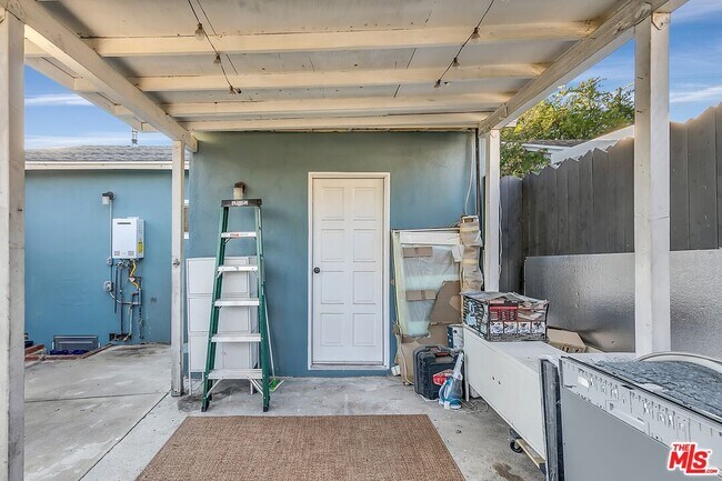 Building Photo - 1360 N Marengo Ave
