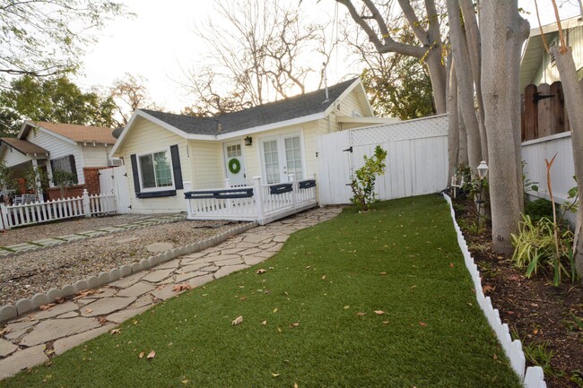 Building Photo - 2884 Crescent Way