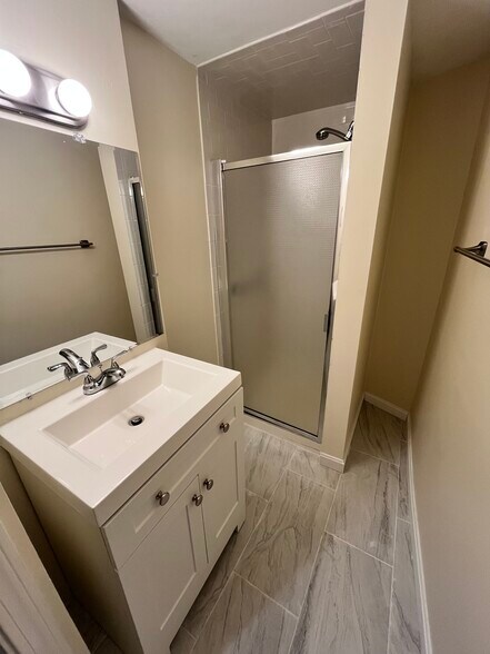 Building Photo - 17 Bow St