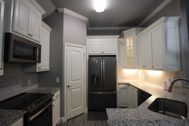 Building Photo - Coming Soon! Stunning 3 Bed 2 Bath Home on...
