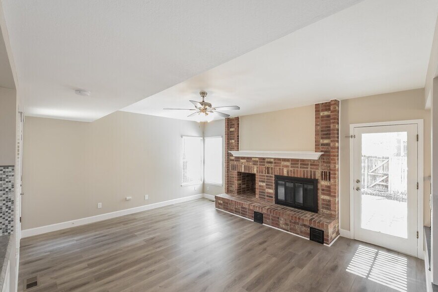 Building Photo - 15092 E Chenango Ave