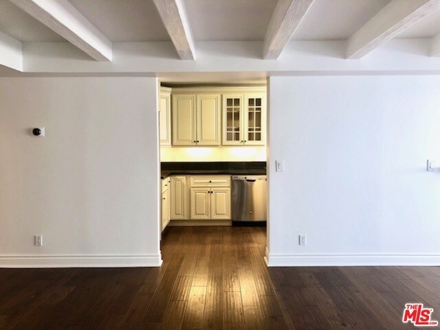Building Photo - 435 N Oakhurst Dr