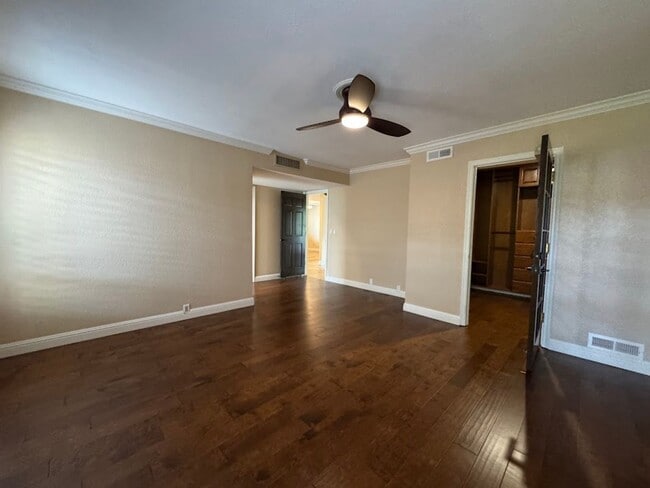 Building Photo - Modern Living Meets Outdoor Luxury in North Phoenix