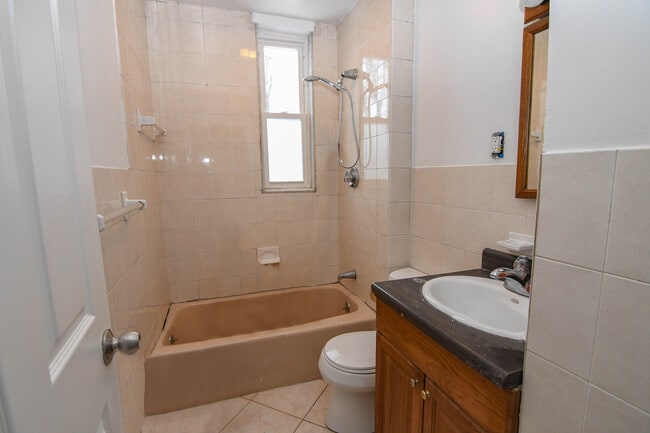 Building Photo - 23 Desmond Rd