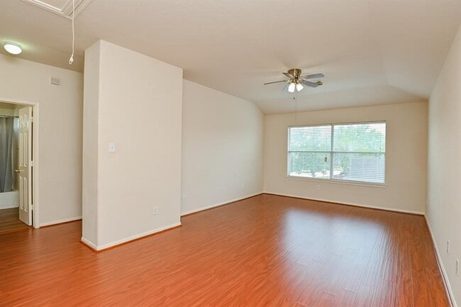 Building Photo - 1030 Riverwood Dr