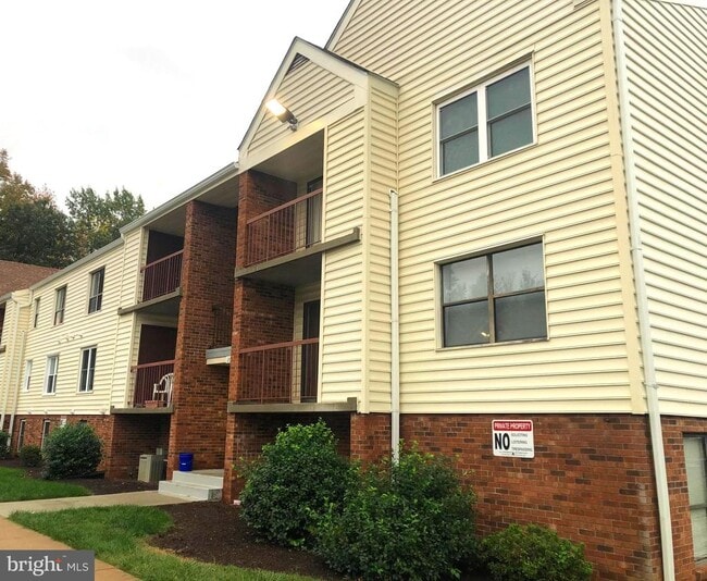 Building Photo - 200 Chesterfield Ln