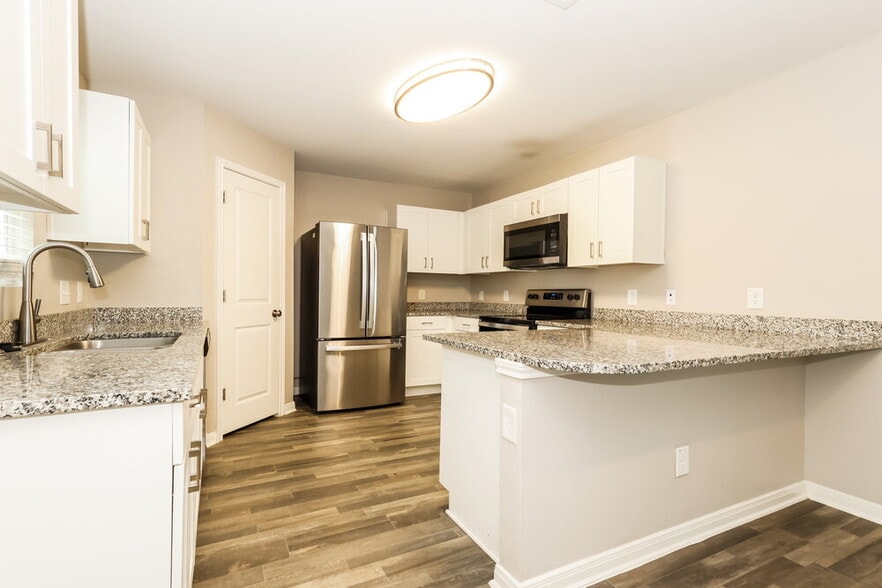 Building Photo - 15653 Del Norte Dr