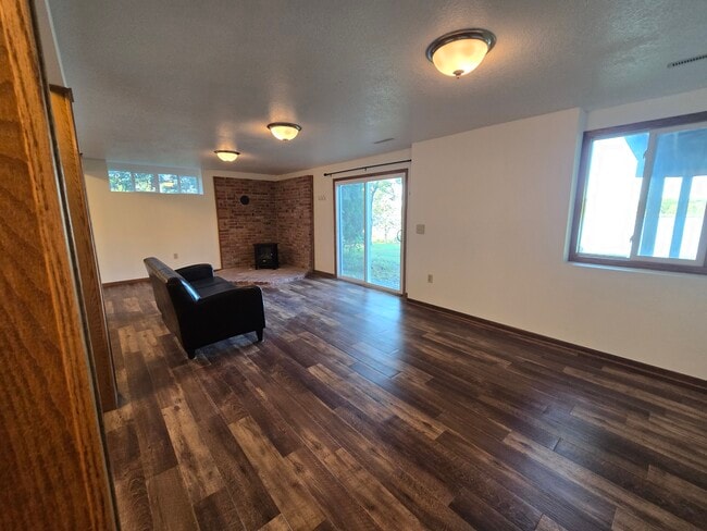 Building Photo - 25435 W Comfort Dr