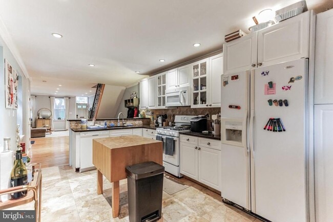 Building Photo - 716 S 21st St