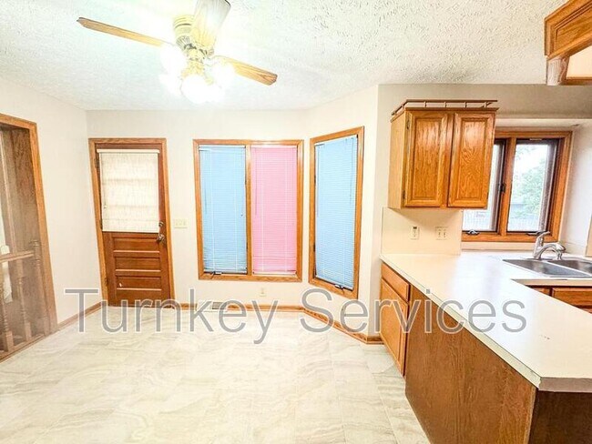 Building Photo - 15718 Lafayette Ave