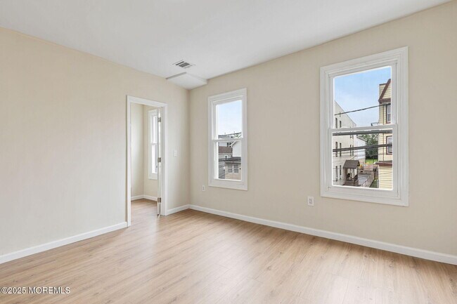 Building Photo - 216 Delaware St