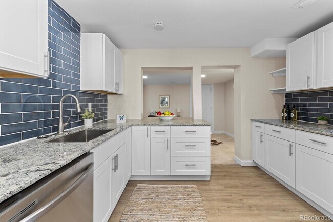 Building Photo - For Rent – Renovated 3 Bedroom Bungalow in Englewood