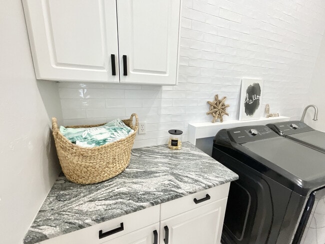 Building Photo - 236 SW 47th St