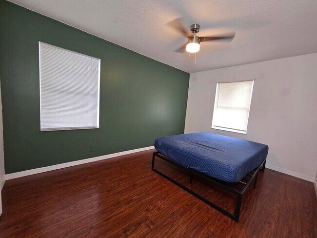 Building Photo - 205 Leland Ln