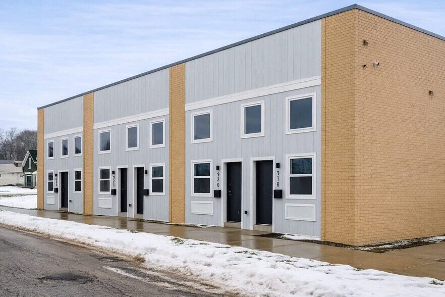 Building Photo - 219 S Badger Ave