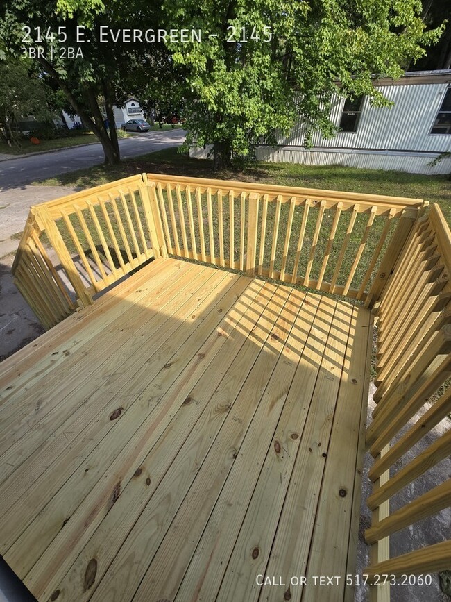 Building Photo - 2145 E. Evergreen-2145