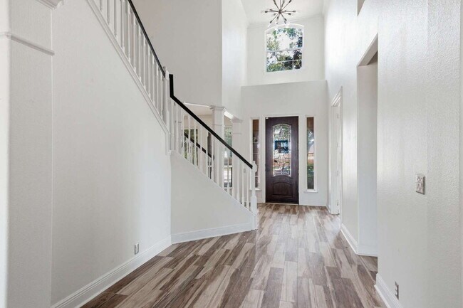 Building Photo - 11602 Canyon Mills Dr