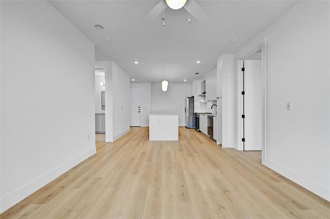 Building Photo - 1701 Simond Ave Ave