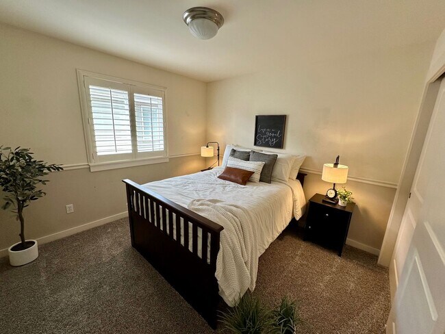 Building Photo - Charming 6 beds 2.5 bath house in Bothell!