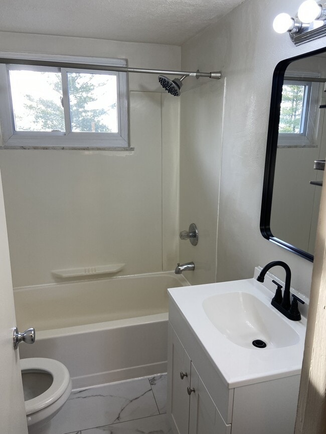 Building Photo - 1244-1250 Cliffside Street