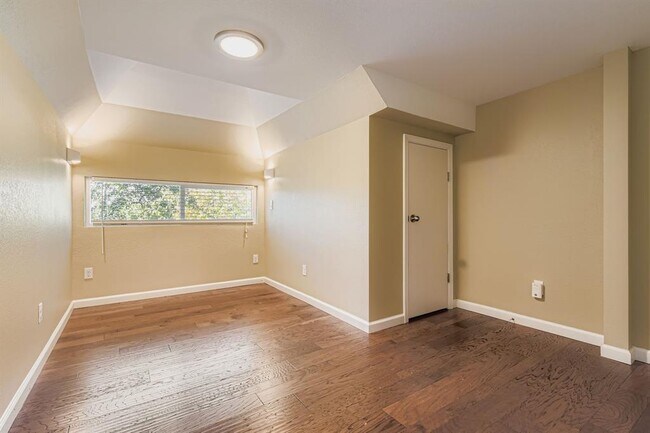 Building Photo - 1028 Horseback Hollow