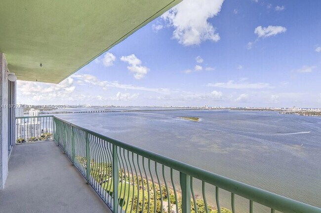 Building Photo - 1756 N Bayshore Dr