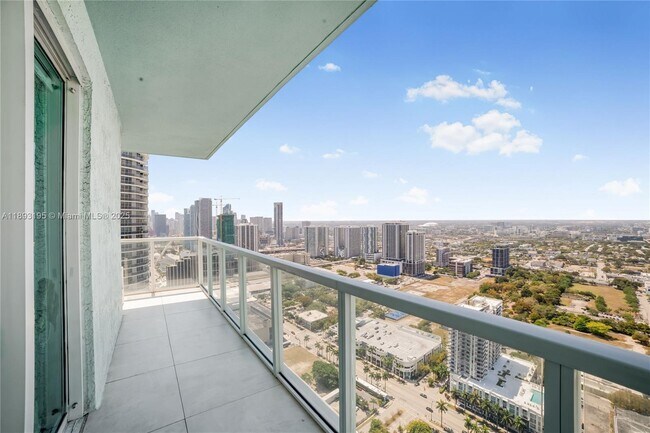 Building Photo - 1900 N Bayshore Dr