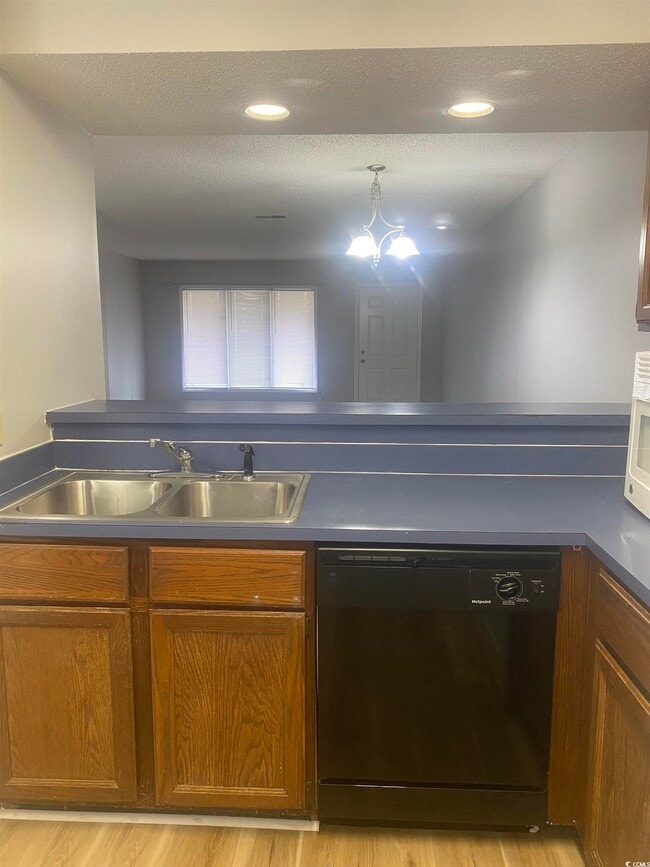 Building Photo - 409 Garden Dr