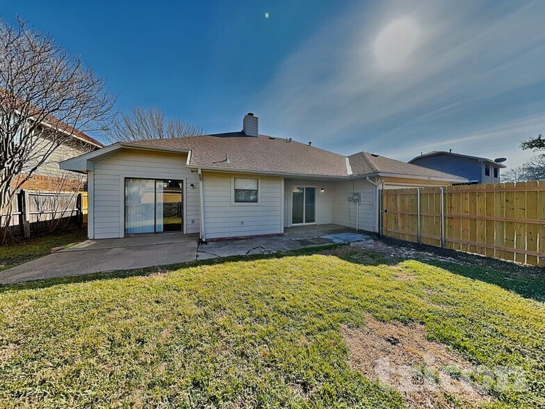 Building Photo - 725 Rawlins Dr