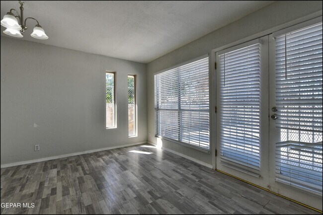 Building Photo - 1739 Russ Randall St