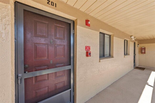 Building Photo - 2693 Sabal Springs Cir