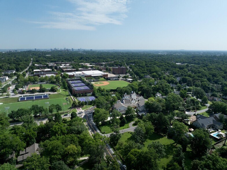 Building Photo - 4224 Granny White Pike