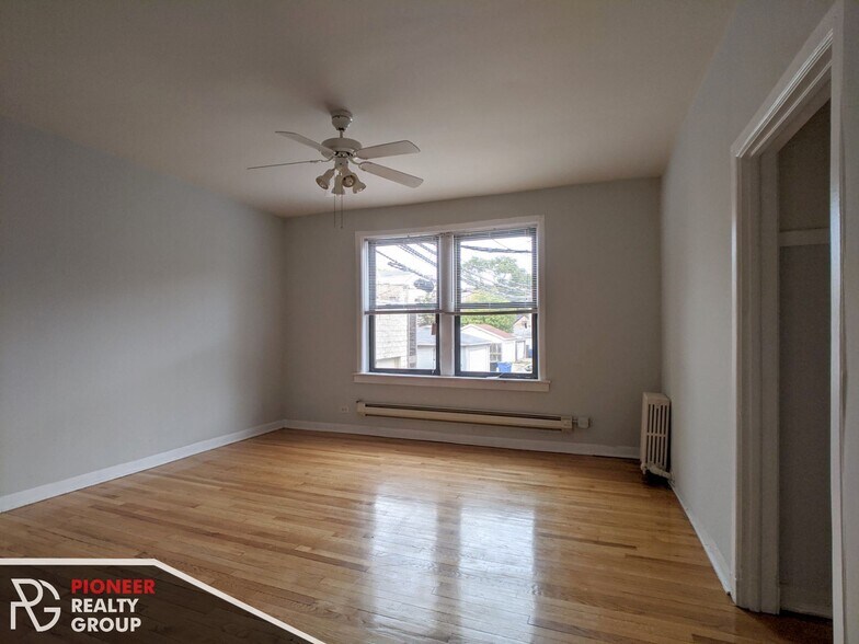 Building Photo - 1044 W George St