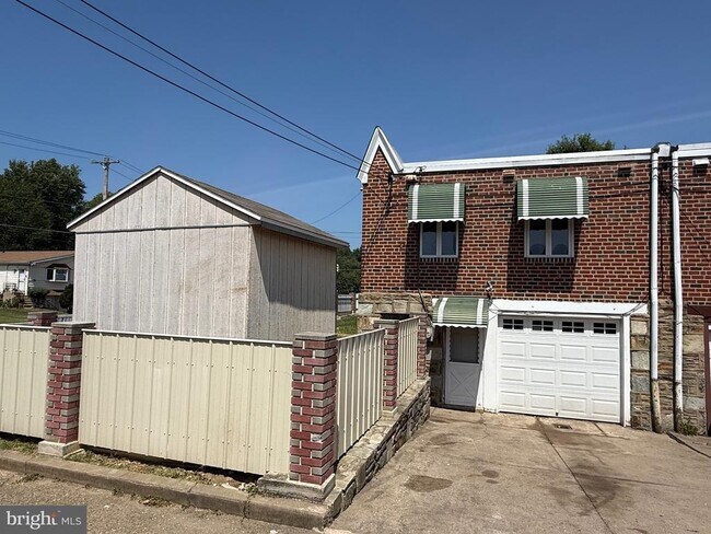 Building Photo - 1600 Fox Chase Rd