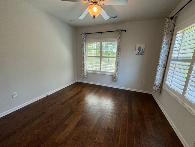 Building Photo - END UNIT 3 Bed | 2.5 Bath Townhouse in Mor...