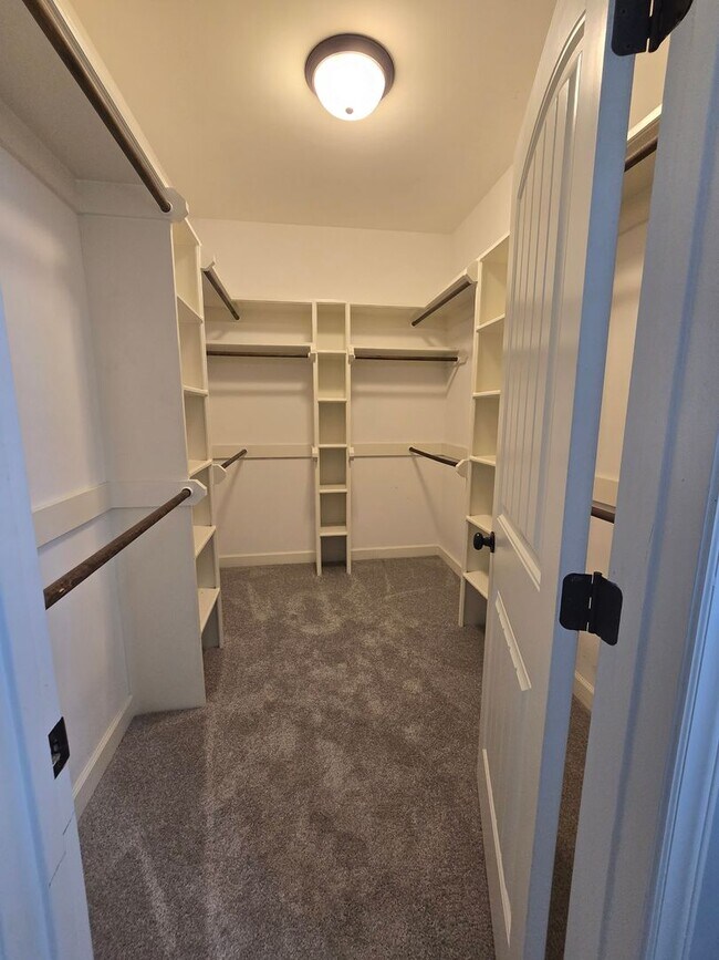 Building Photo - Spacious Home in Carolina Lakes Near the Pool, Clubhouse & Fitness Trail!