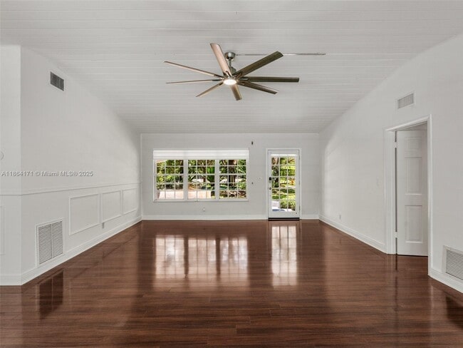 Building Photo - 9310 SW 70th Ave