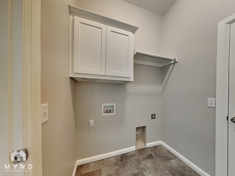 Building Photo - 1124 Merlin Dr