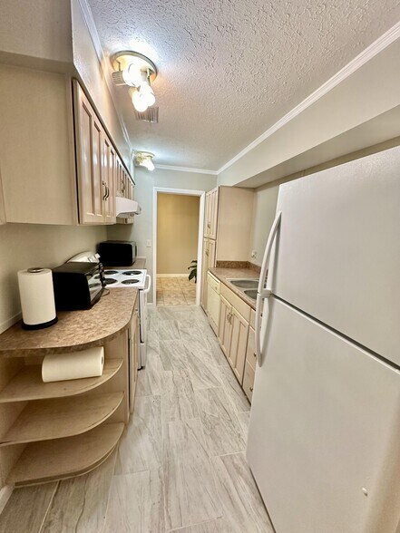 Building Photo - 4406 Tarpon Dr