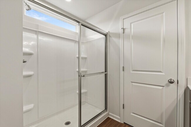 Building Photo - 4 Bedroom, 2.5 baths, with a 2 car garage located in Shell Point Farm.