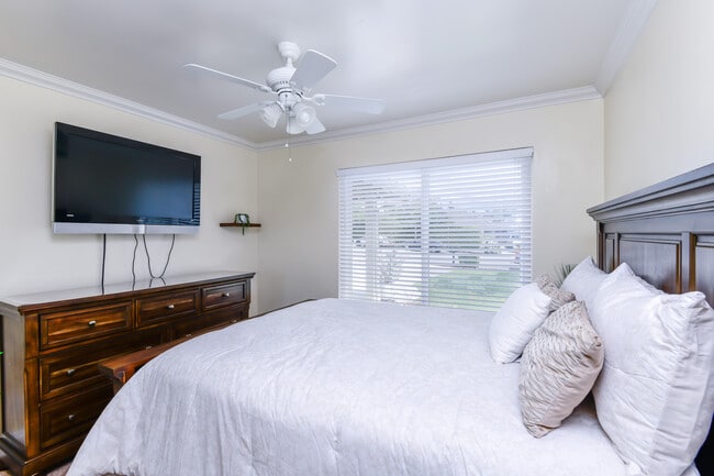 Building Photo - 901 Carlson Dr